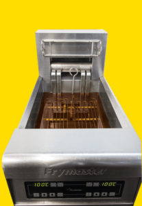 Deep-fryer with cleaned oil